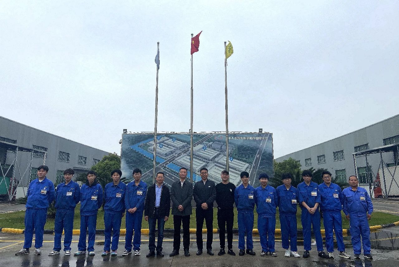 慶元職高校領導深入合作企業看望實習學生2.jpg
