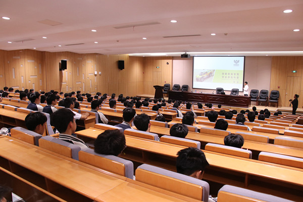 20230510玉環市關工委、市教育局聯合市中等職技校特邀頂尖越野賽車手韓魏開展勵志講座1_副本.jpg