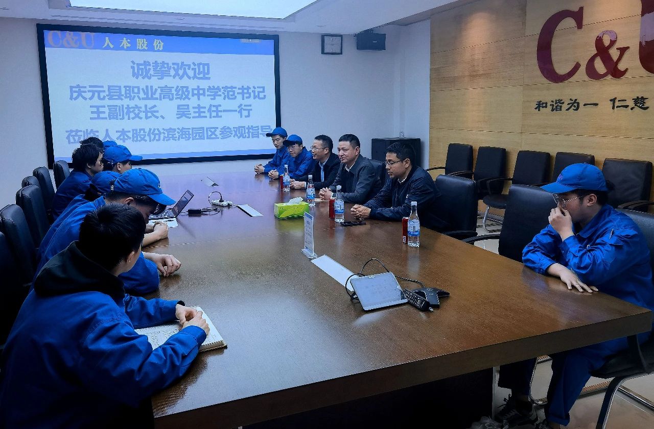 慶元職高校領導深入合作企業看望實習學生1.jpg